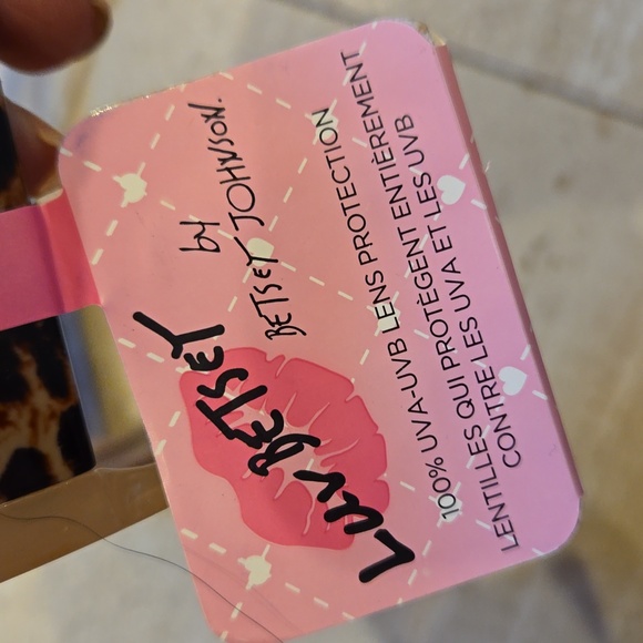 NWT Luv Betsey by Betsey Johnson Unique Shark Eye Animal Print Sunglasses - Picture 8 of 8